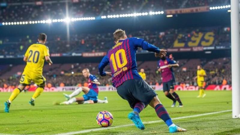必一运动(B-Sports)官方网站 边锋与边后卫的配合